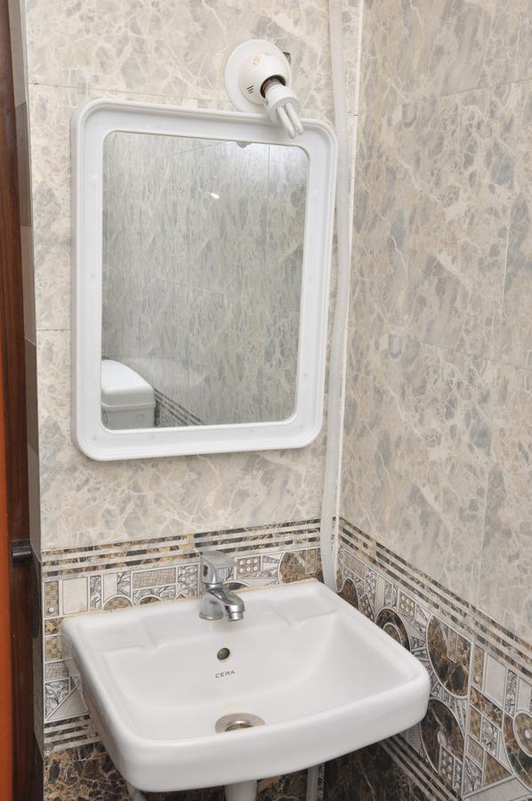 Addhuri Comforts Inn Мисор Екстериор снимка